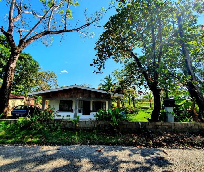 REDUCED PRICE / HOUSE WITH 1.48 ACRES ONLY 1 M FROM THE BEACH / TITLED.