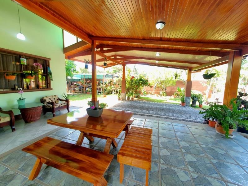 BEAUTIFUL BEACH HOUSE + 3 LOTS – LOS ANGELES PARRITA CLOSE TO PLAYA BANDERA !! $260 000