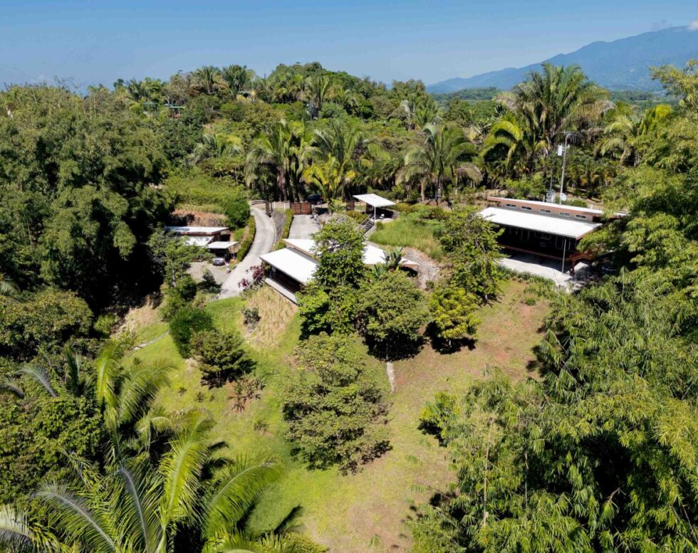 Prime Real Estate Investment in Costa Rica: Stunning Residential Property Near Ocean in Manuel Antonio