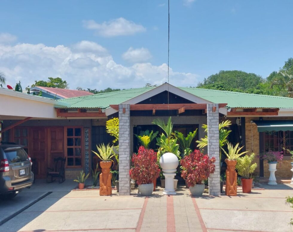 House in Manuel Antonio – 2m from the Marina Pez Vela !